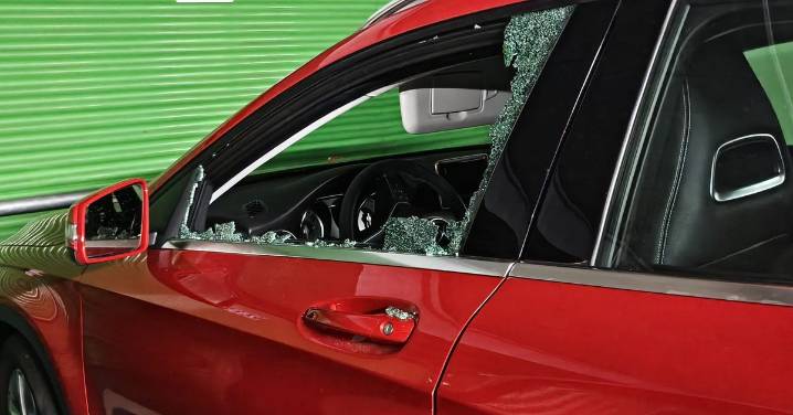 Roban en 12 coches en el parking de la avenida de Portugal