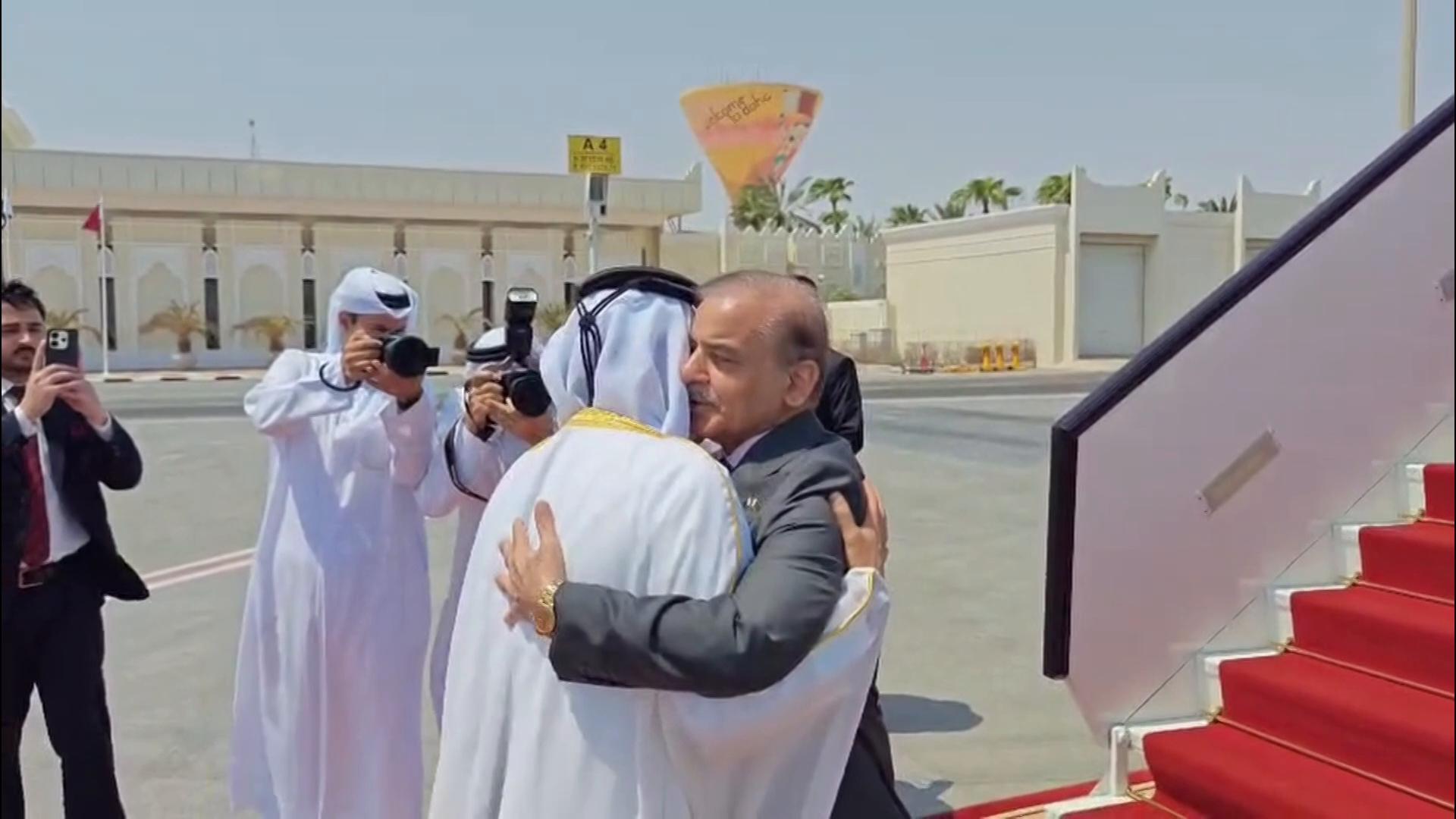 Pakistan PM arrives in Doha to express solidarity with the people of Qatar