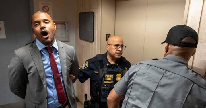 Elected officials arrested during protest of NYC immigration holding facility