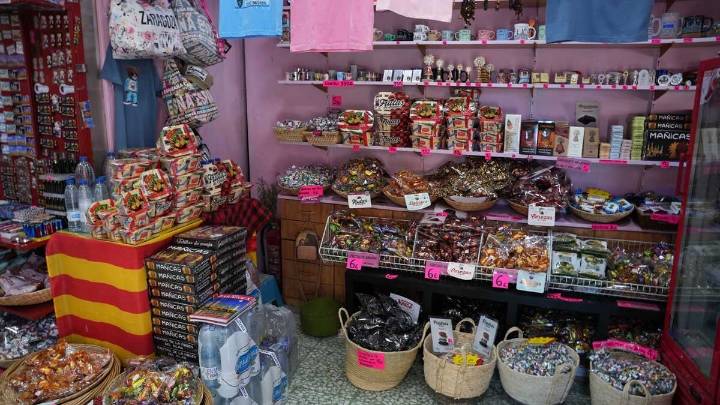 Tiendas de regalos en Zaragoza donde comprar productos típicos: de las frutas de Aragón al adoquín del Pilar