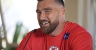 Travis Kelce dice que su compromiso con Taylor Swift no lo ha cambiado: 'Tengo un anillo más'