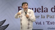 “No puede venir a decir de austeridad, si no la hay”; joven encara a Fernández Noroña por su casa de 12 mdp 