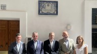 La Hermandad de Santa Genoveva recuerda al imaginero José Paz Vélez con un azulejo en su memoria