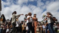 En imágenes: cabezudos, bailes y tambores en las Fiestas de la Encina