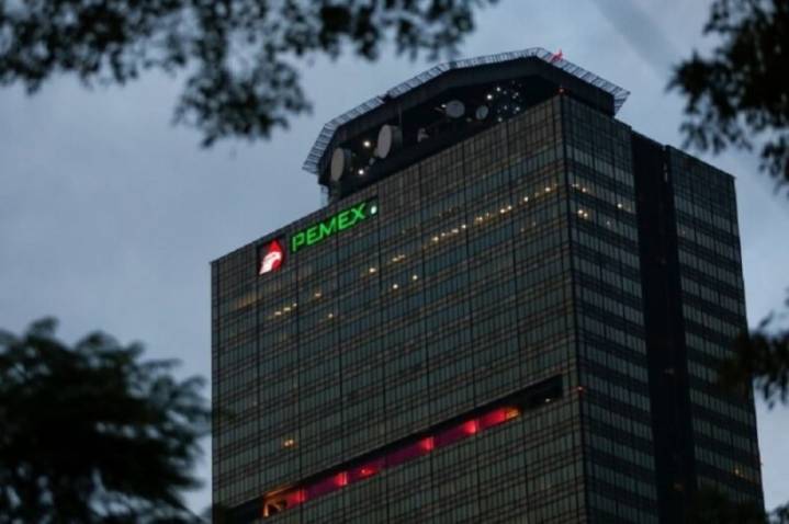 Heredan Calderón y Peña «maldita deuda corrupta» en Pemex, acusa Sheinbaum