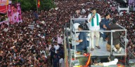 Estampida en India: tres organizadores del acto político en el que murieron 40 personas fueron acusados de homicidio culposo