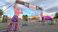 Asisten cientos de personas al Cuarto Festival de Lucha Libre en el Museo Juan Gabriel en Ciudad Juárez