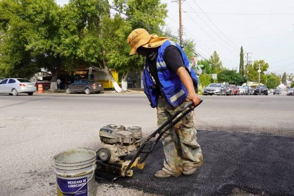 Reparan más de 330 baches durante esta mañana
