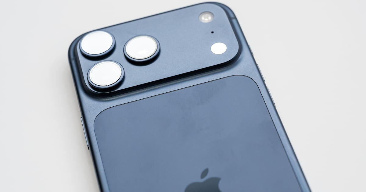 ¿Por qué las acciones de Apple van en aumento pese a lo ‘decepcionante’ que fue el nuevo iPhone 17?