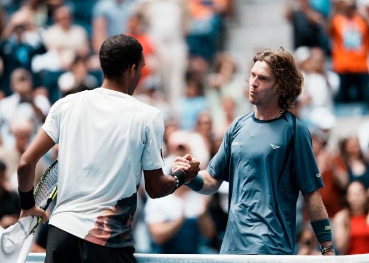Tennis-US Open underdogs Osaka, Auger-Aliassime storm into quarter