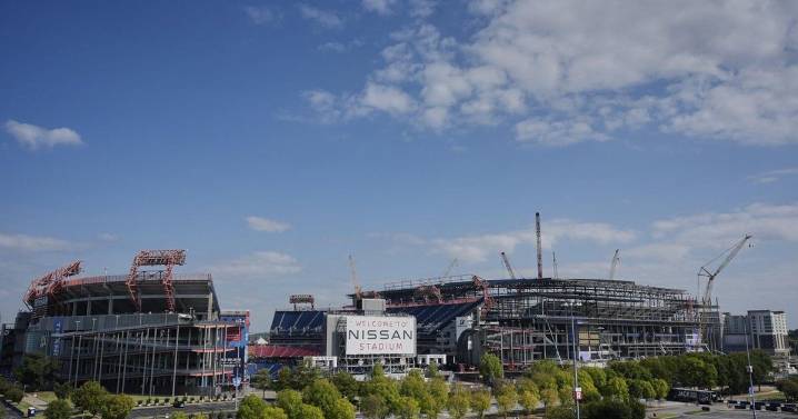 Titans reach halfway point of construction on new enclosed stadium