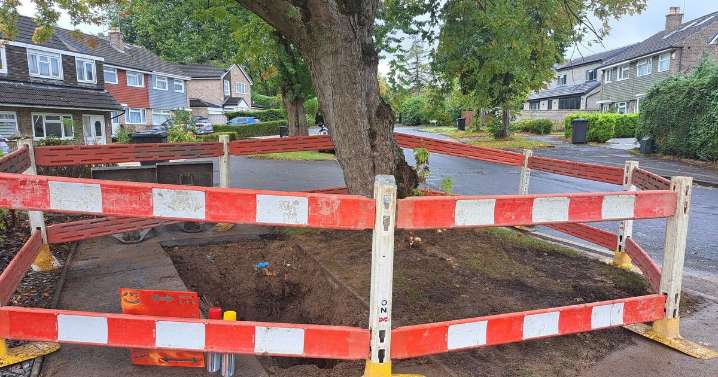 Leeds neighbourhood 'stinking of gas' LIVE updates as 'pipes burst' in the early hours