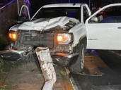CONDUCTOR FANTASMA DESTRUYÓ SU CAMIONETA MAMALONA