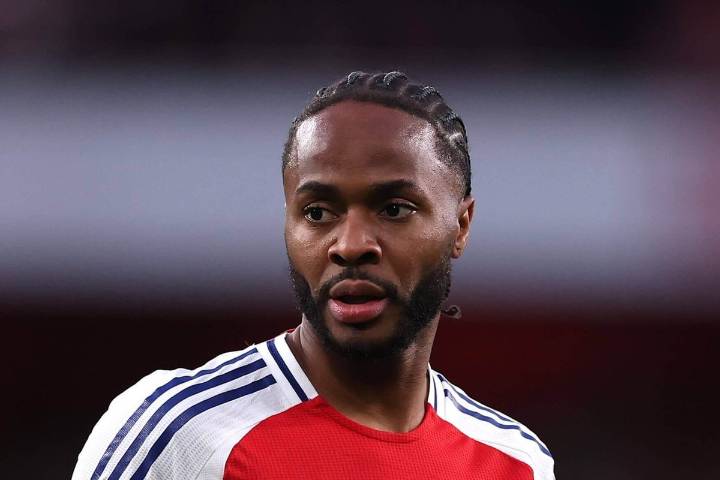 Chelsea unable to secure Raheem Sterling a move before transfer deadline