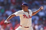Deadspin | Playoff atmosphere when division leaders Phillies, Dodgers meet in LA