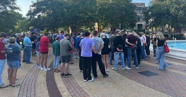 Florence citizens hold vigil for Charlie Kirk at UNA