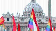 El Vaticano se viste de arcoíris: Católicos LGBT+ peregrinan por primera vez en Año...