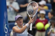 Top-seeded Iga Swiatek dvances to to the third round at the China Open