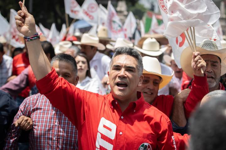 Los gobernadores de la oposición dejan solo a Alito Moreno y se suben a la popularidad de Sheinbaum