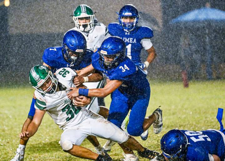 Kapaa spreads out 28-7 win in Kauai Interscholastic Federation football