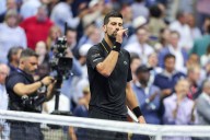 Djokovic desespera a Fritz y será el rival de Alcaraz en semifinales
