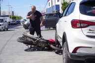 No respetó el alto: Auto atropella a motociclista en la zona comercial de Ah Kim Pech en Campeche