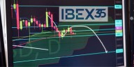 IBEX 35 pone a prueba los 15.000 puntos en sesión europea de tono mixto