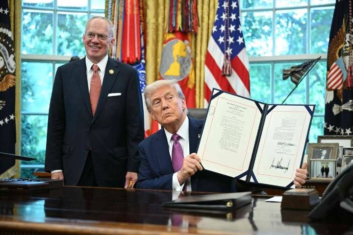 Trump firma una orden que cambia el nombre del Pentágono a 'Departamento de Guerra'