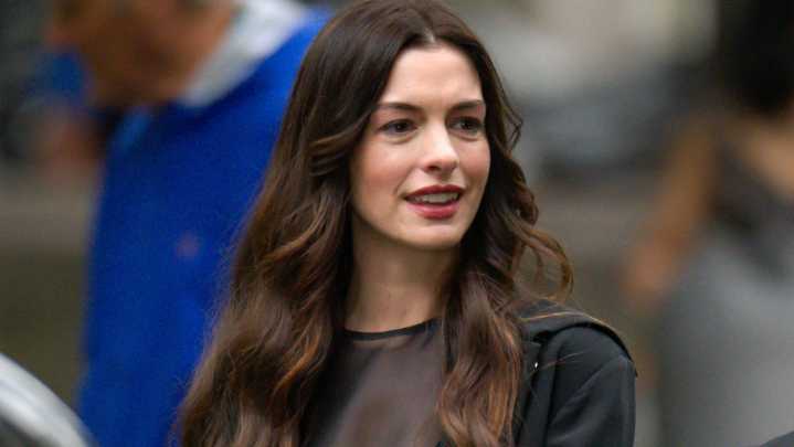 Anne Hathaway Confronts Paparazzi on 'Devil Wears Prada 2' Set: Relax