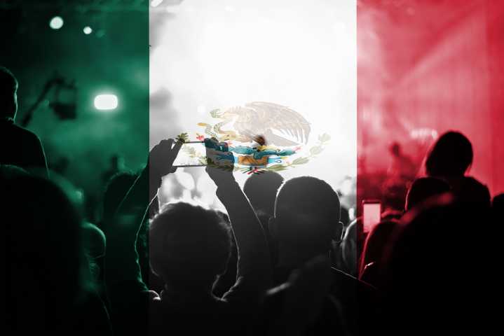 Celebra el Grito de Independencia en el consulado mexicano