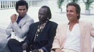 Fanáticos de “Miami Vice”: autos veloces, lanchas rápidas y trajes de diseñador aún valen la pena