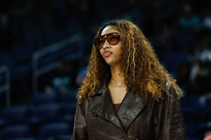 Deadspin | Sky GM expects Angel Reese to stay despite late-season rift