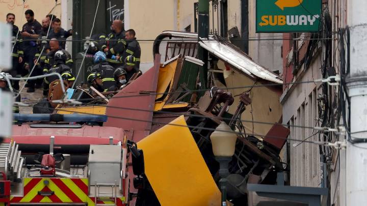 Video: 15 muertos al descarrilarse el emblemático funicular de Lisboa en Portugal: “nunca había ocurrido en nuestra ciudad”