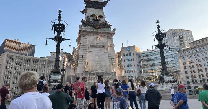 Hoosiers honor life of Charlie Kirk at candlelight vigil on Monument Circle