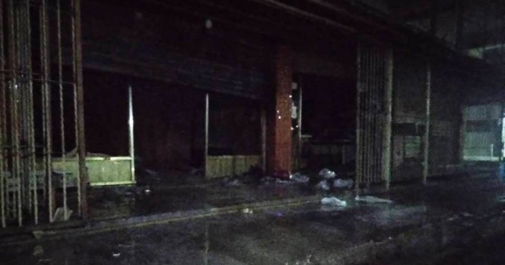 Adiós llamas en antiguo Bazar Popular Delta