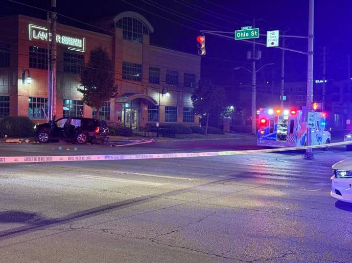 1 killed in two-car crash in downtown Indianapolis