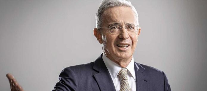 El expresidente Álvaro Uribe regresaría al Congreso de la República en 2026