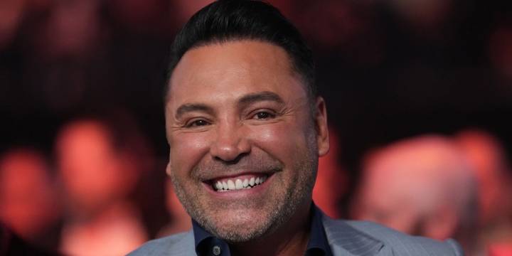 Óscar de la Hoya lanza su predicción para Canelo vs Crawford y advierte al mexicano: “Le va a dar una paliza”