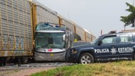 Chofer de autobús impactado por tren en Atlacomulco no ha sido detenido, informa Fiscalía Edomex