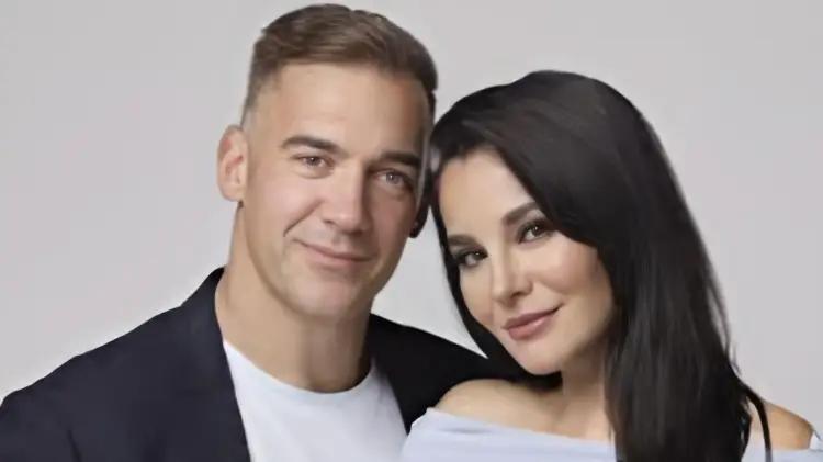 ¡Sorpresa! Martha Higareda y Lewis Howes esperan g...