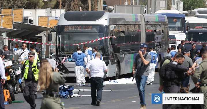 Cinco muertos deja ataque a tiros en una parada de autobús en Jerusalén: autores fueron abatidos