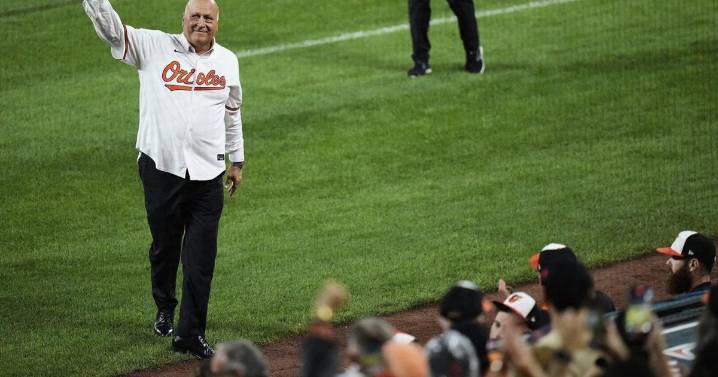 Ripken's streak remains a marvel, three decades after he broke Gehrig's record