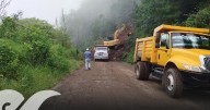 Secretaría de Infraestructura intervine carretera en Naupan tras bloqueo por derrumbe