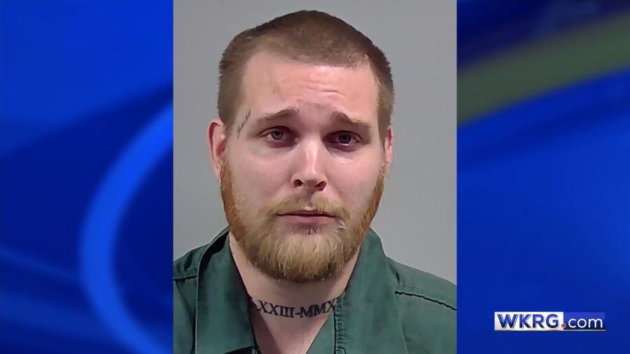 Pensacola man arrested, charged with exposing himself to minors