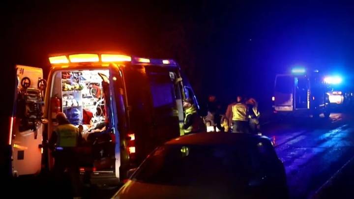 Al menos 6 muertos y varios heridos tras colisionar un autobús y una ambulancia