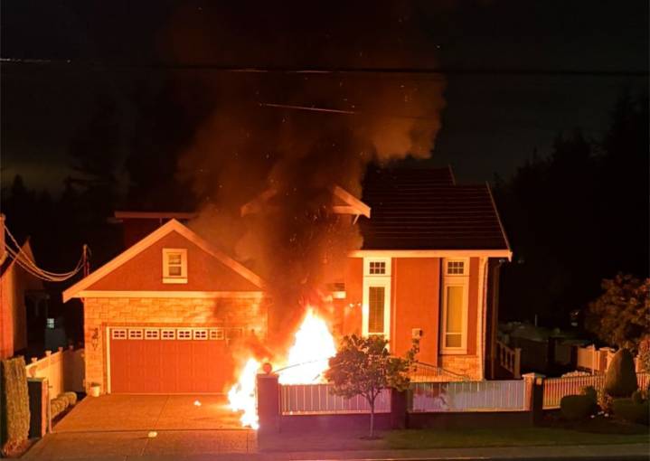 2 'suspicious' Surrey car fires could be extortion