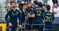 Muller scores hat trick, Whitecaps clinch playoffs with 7