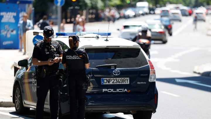 Buscan a dos atracadores armados tras robar más de 200.000 euros en un banco de Valencia y darse a la fuga