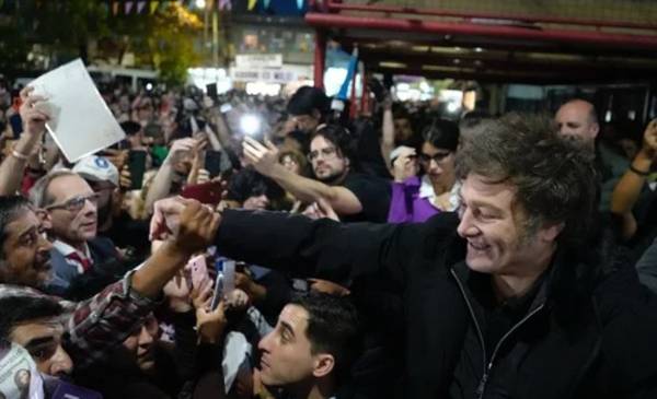 En plena campaña electoral, Javier Milei recorrerá más de diez provincias e iniciará por Tierra del Fuego