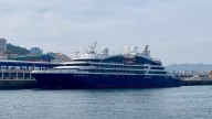 Recala en Vigo el crucero de ultralujo Le Laperouse: pasajeros con mayordomo y un ojo azul para ver fondos marinos